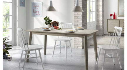 Seattle Dining Table with a natural wood tone gives a cozy and homey feel.